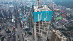 城市高楼建筑封顶施工航拍
