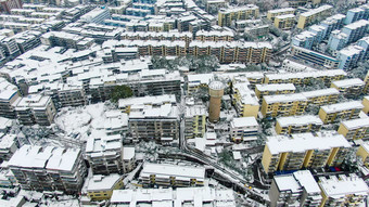 航拍城市住宅小区冬天雪景