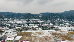 航拍美丽乡村冬天雪景