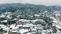 航拍南方丘陵村庄雪景