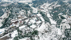 航拍南方丘陵村庄雪景