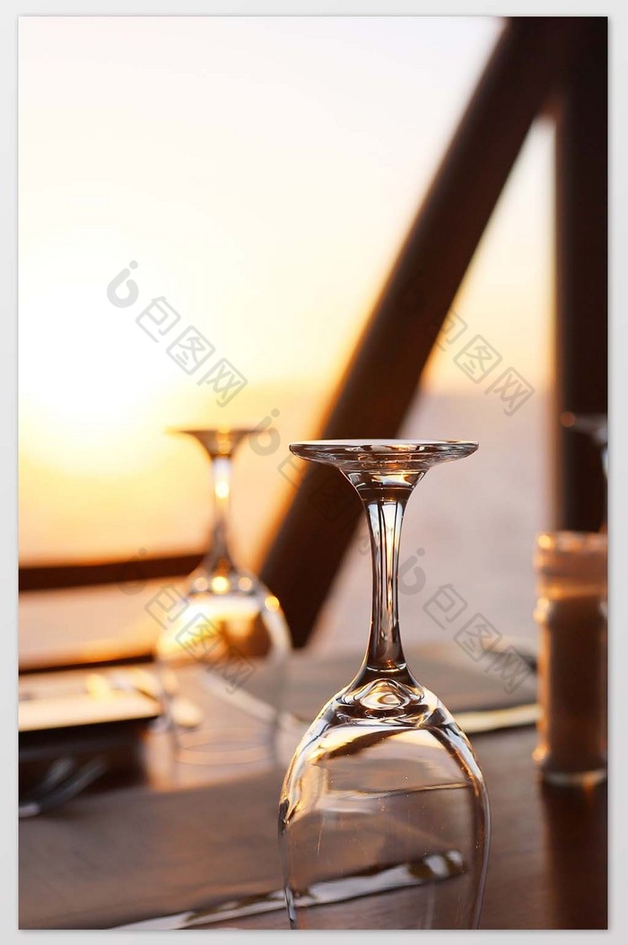 透明红酒杯摄影图片图片