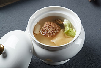 猴头菌花胶炖榛蘑汤