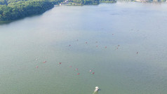 航拍湖面皮划艇训练比赛