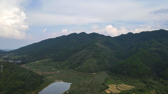 航拍<strong>连绵起伏</strong>山川丘陵地貌