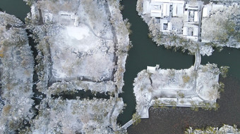 航拍山东济南大明湖景区冬季雪景