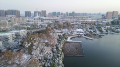 航拍山东济南大明湖景区冬季雪景