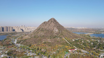 航拍山东济南华山湖景区华不注山