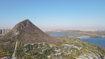 航拍山东济南华山湖景区华不注山