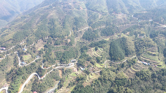 <strong>航拍</strong>巍峨<strong>大山</strong>盘山公路