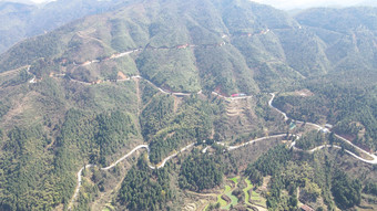 航拍巍峨<strong>大山</strong>盘山公路