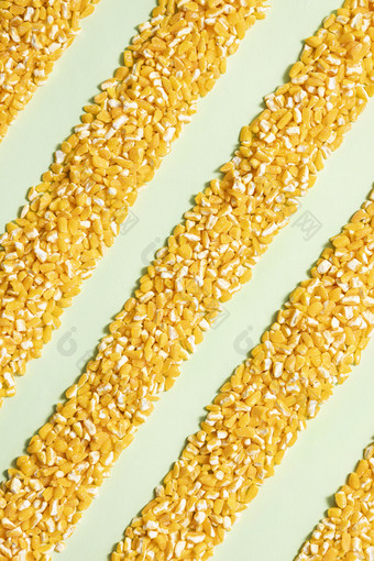 玉米碴玉米绿色背景