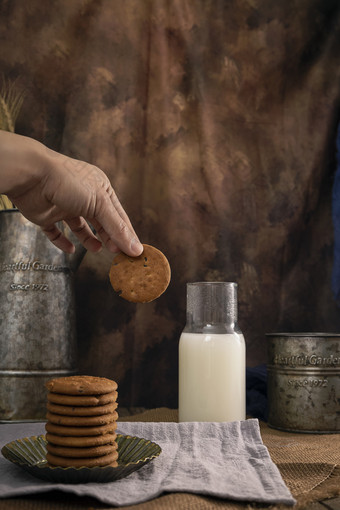 <strong>饼干</strong>牛奶创意早餐图片