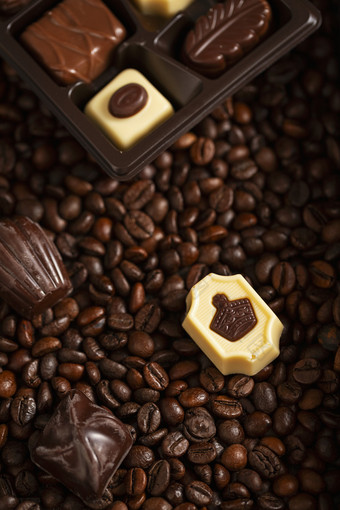 巧克力甜品咖啡豆图片