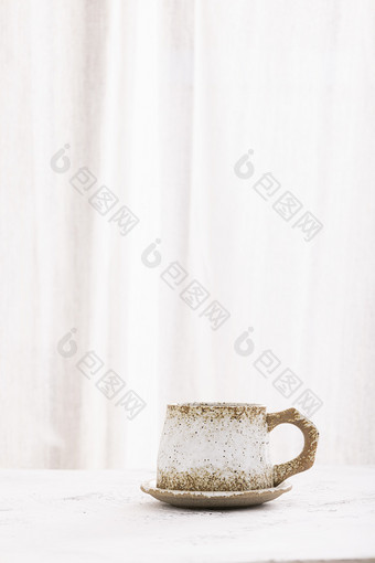 窗台边上的一杯咖啡简单场景