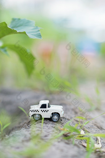 白色玩具汽车创意童年<strong>图片</strong>