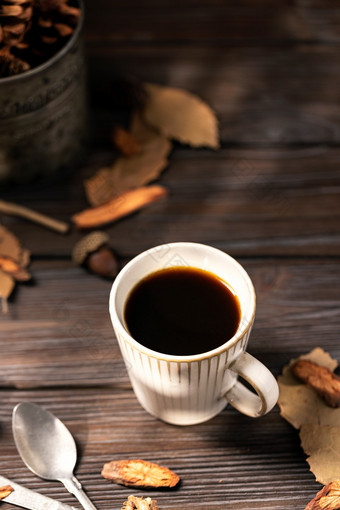 咖啡落叶秋季图片