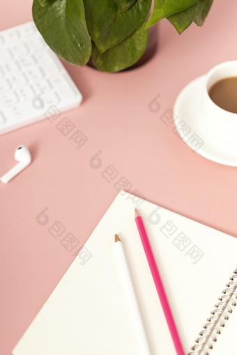 工作学习粉色桌面