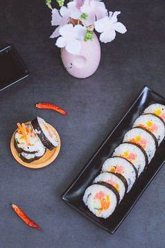 寿司紫菜包饭美食图片