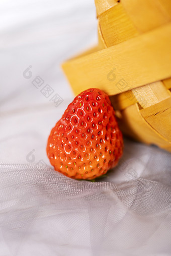 夏日新鲜水果<strong>草莓图片</strong>