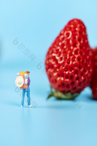 水果<strong>草莓</strong>微缩创意图片
