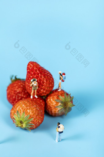 新鲜<strong>水果草莓</strong>微缩创意