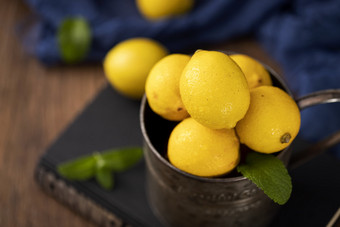 柠檬暗调风格水果图片