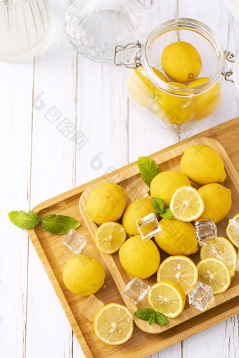 冰块柠檬夏天水果海报