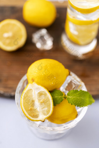 冰块水果柠檬夏天冷饮素材