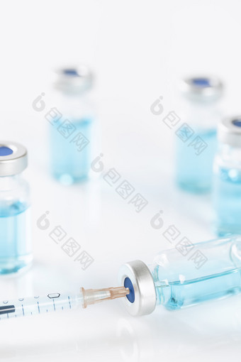 医疗疫苗注射器创意白色背景