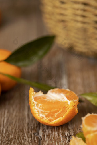 剥开的水果<strong>橘子</strong>田园风格图片