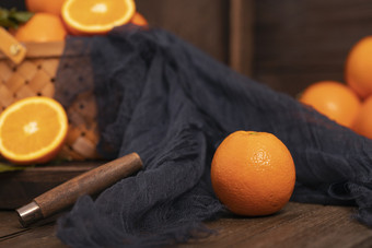 一颗橙子暗调风格图片