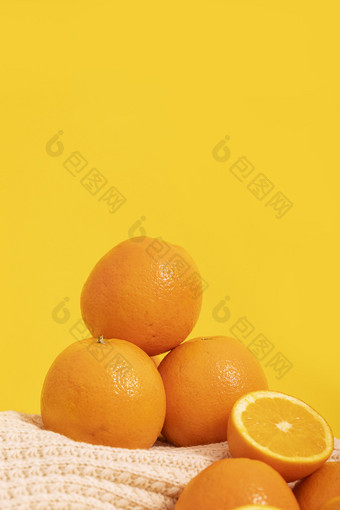 水果橙子黄色背景图片