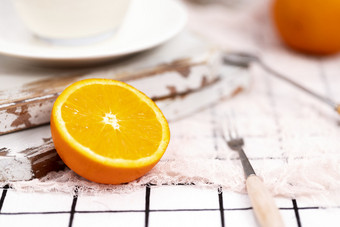 切开的<strong>橙</strong>子<strong>水果</strong>早餐创意