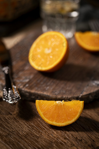 切开的橙子暗调光影图片