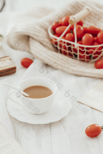 <strong>圣女果</strong>咖啡早餐创意图片