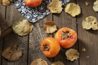 脆柿子与落叶创意秋天