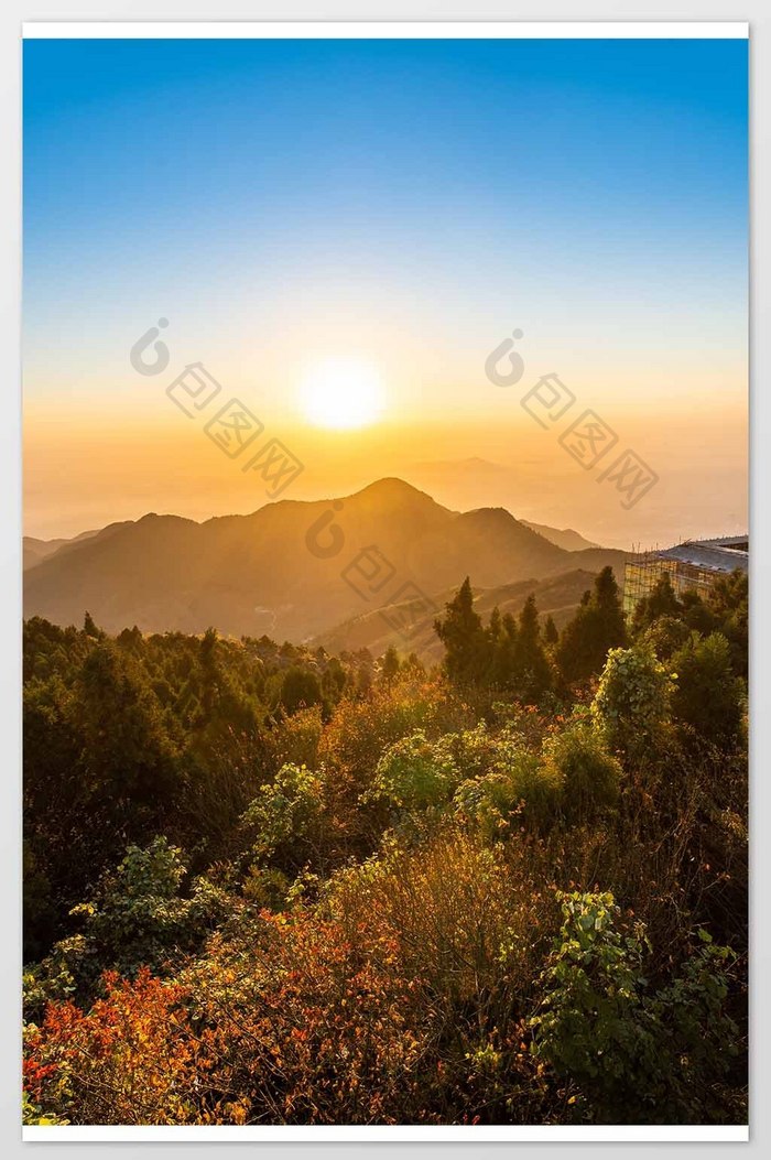 南岳衡山上初生的朝阳
