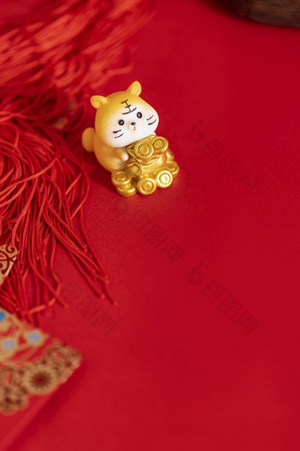 老虎创意春节红色背景