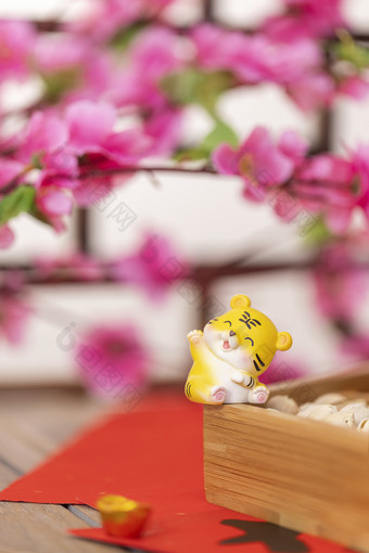 虎年春节桃花窗花图片