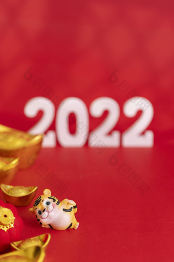 新年2022创意红色海报