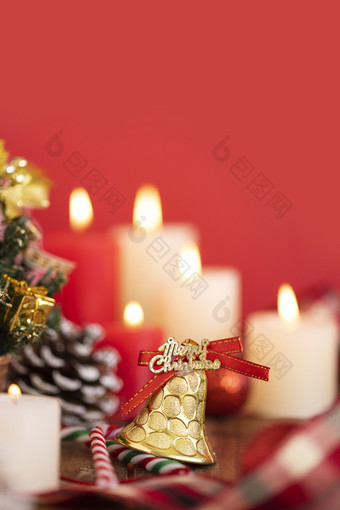 圣诞铃铛烛光创意圣诞节红色背景