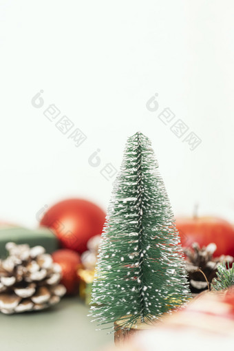 圣诞树明亮背景图片