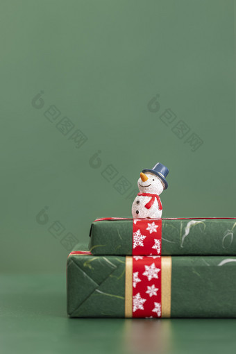 雪人创意<strong>圣诞</strong>节暗绿色图片