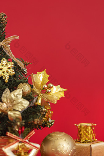 <strong>圣诞</strong>树与<strong>圣诞</strong>礼物素材