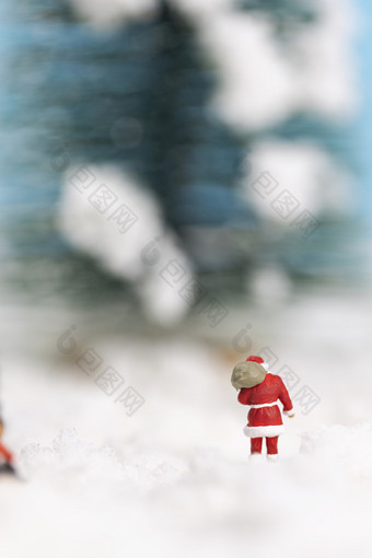 圣诞老人雪地场景图片
