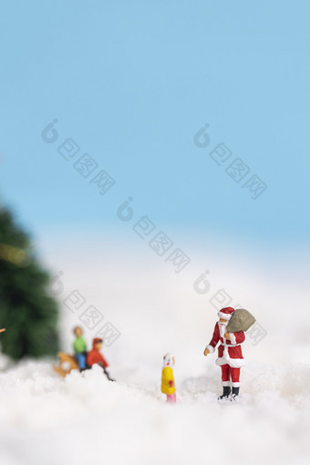 圣诞微缩创意雪景海报