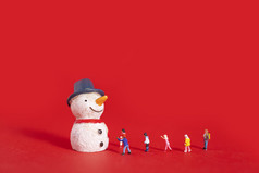 雪人微缩创意圣诞节红色图片