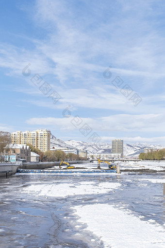 城镇蓝天白云冰雪河道