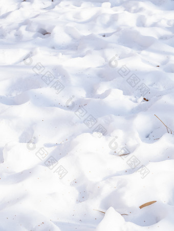 冬天光影中的雪地